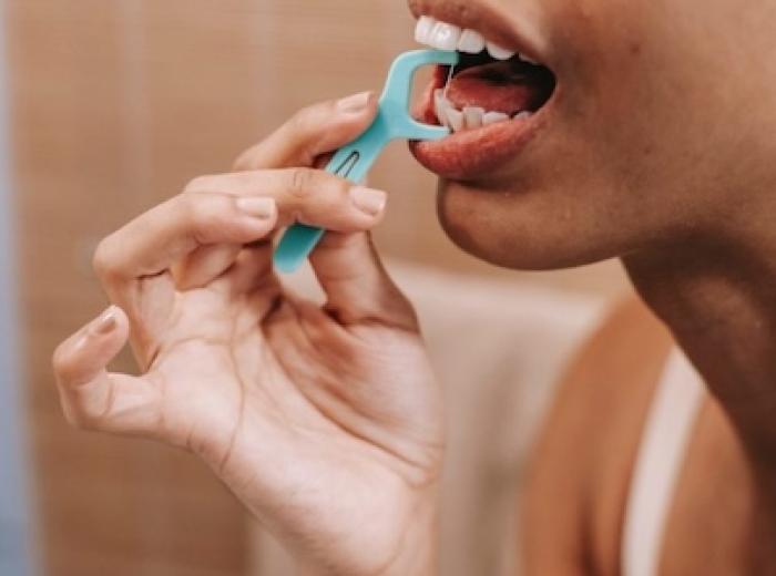 How to Floss Teeth: A Beginner’s Guide