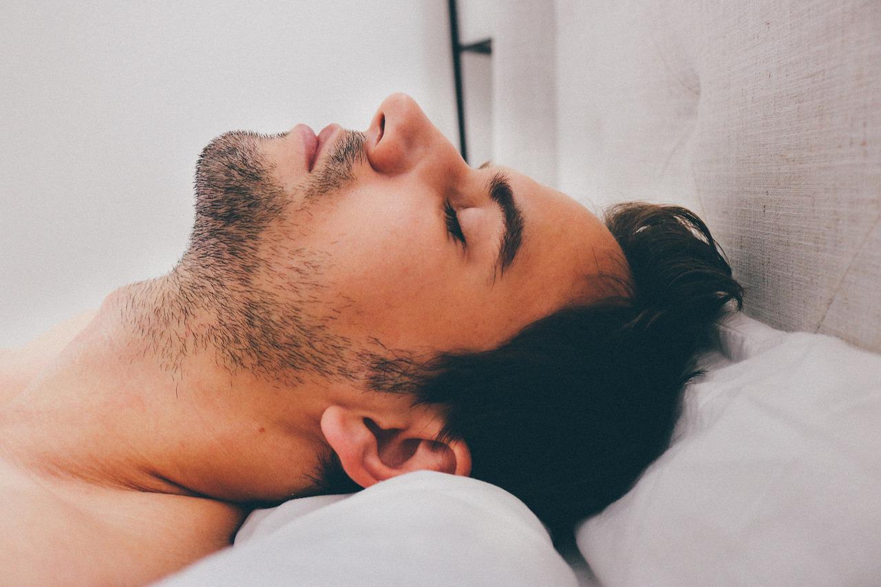 A man with sleep apnea sleeping on a pillow